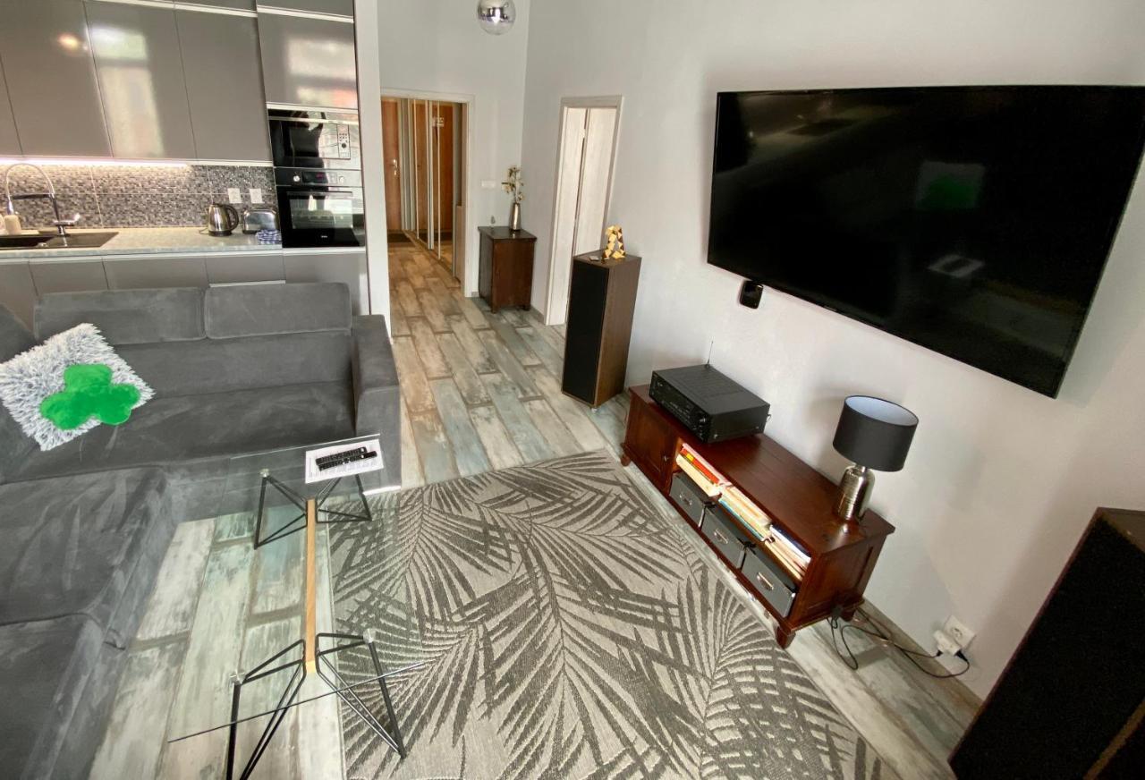 Royal City Centre Apartment Попрад Экстерьер фото