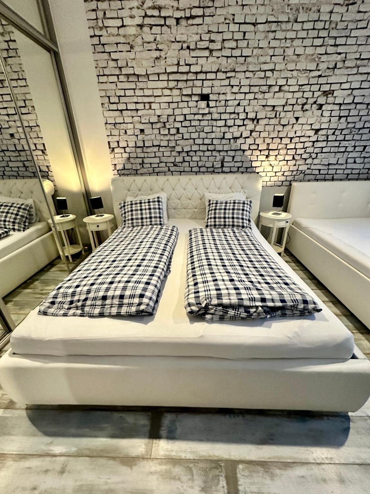 Royal City Centre Apartment Попрад Экстерьер фото