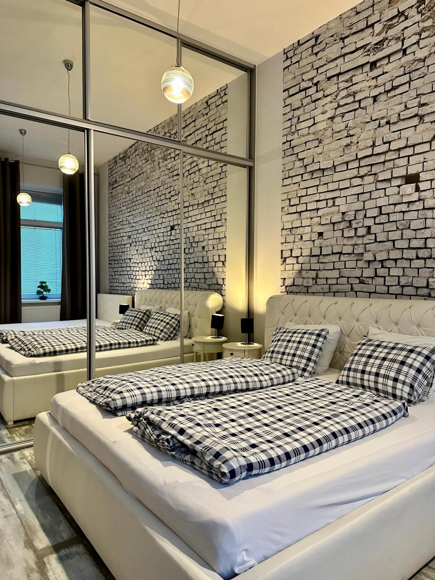 Royal City Centre Apartment Попрад Экстерьер фото