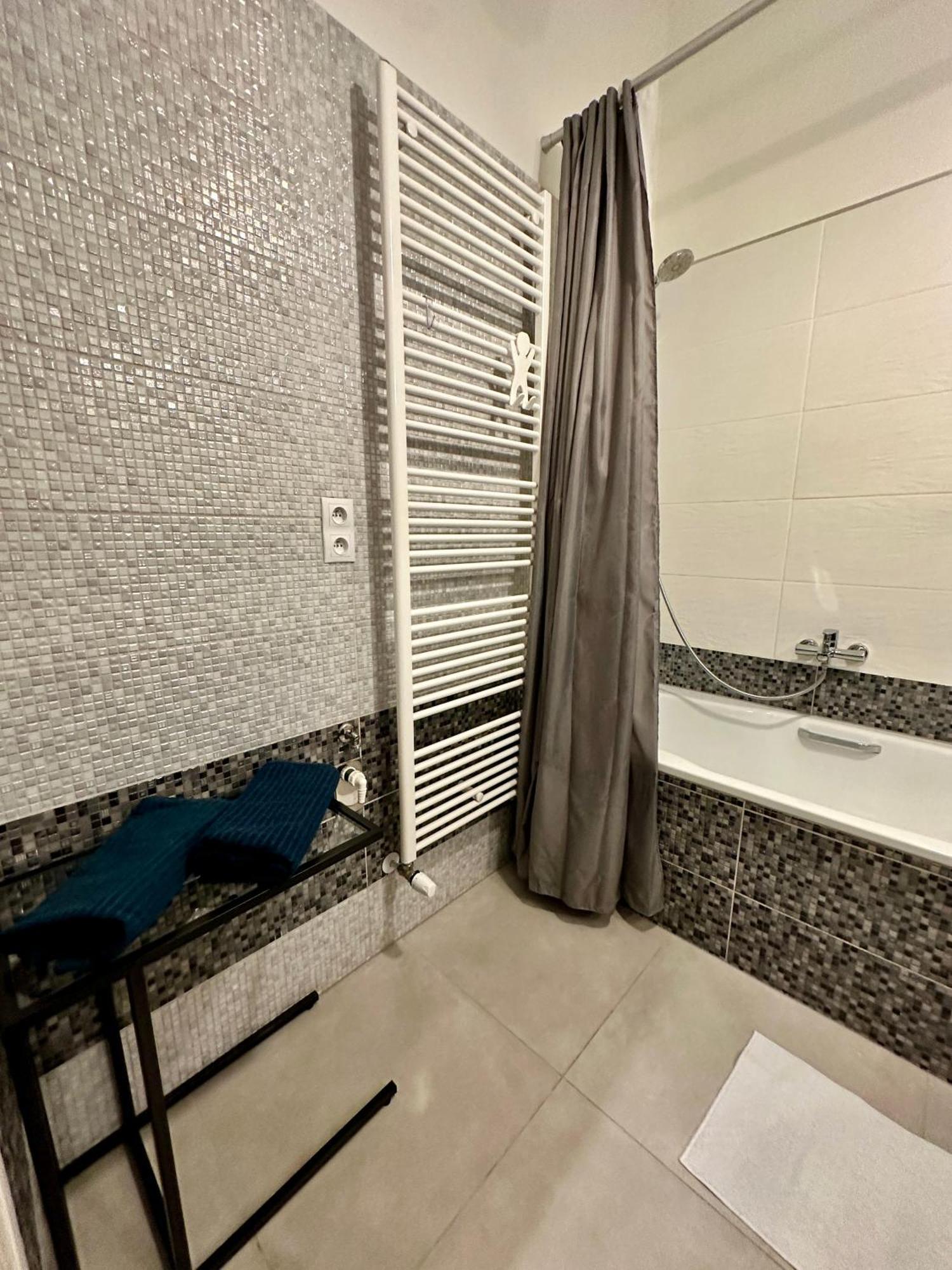 Royal City Centre Apartment Попрад Экстерьер фото