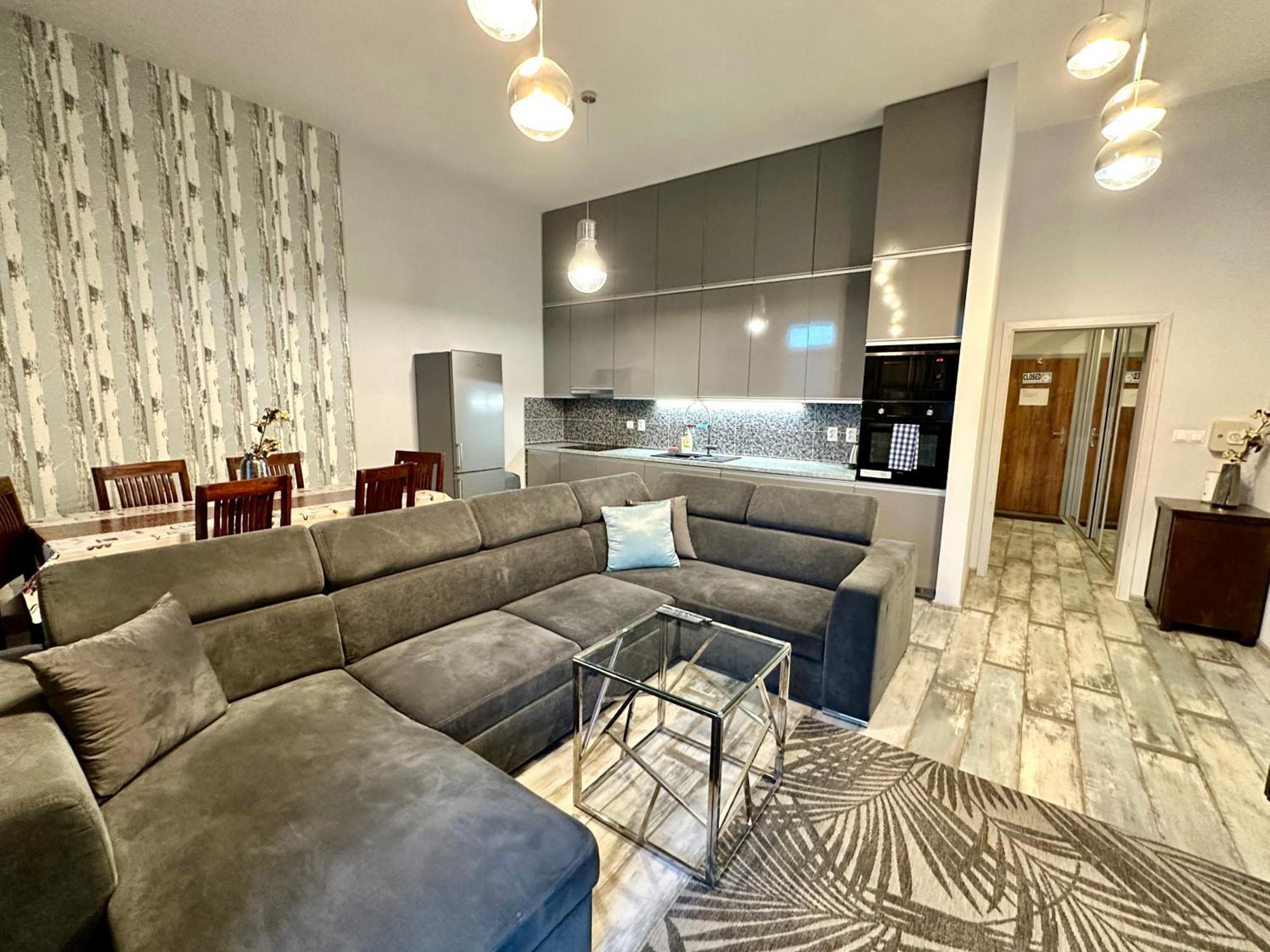 Royal City Centre Apartment Попрад Экстерьер фото