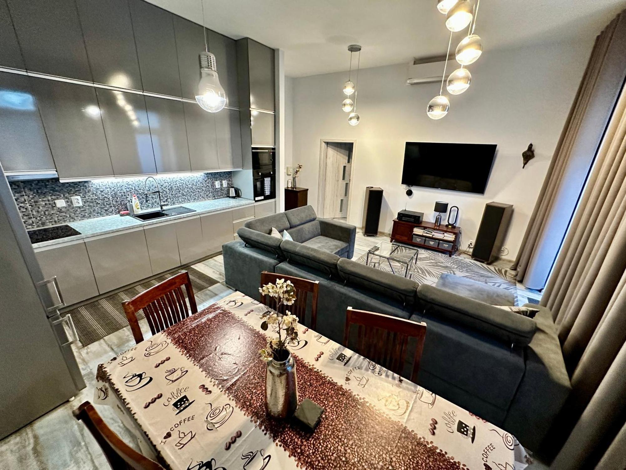 Royal City Centre Apartment Попрад Экстерьер фото