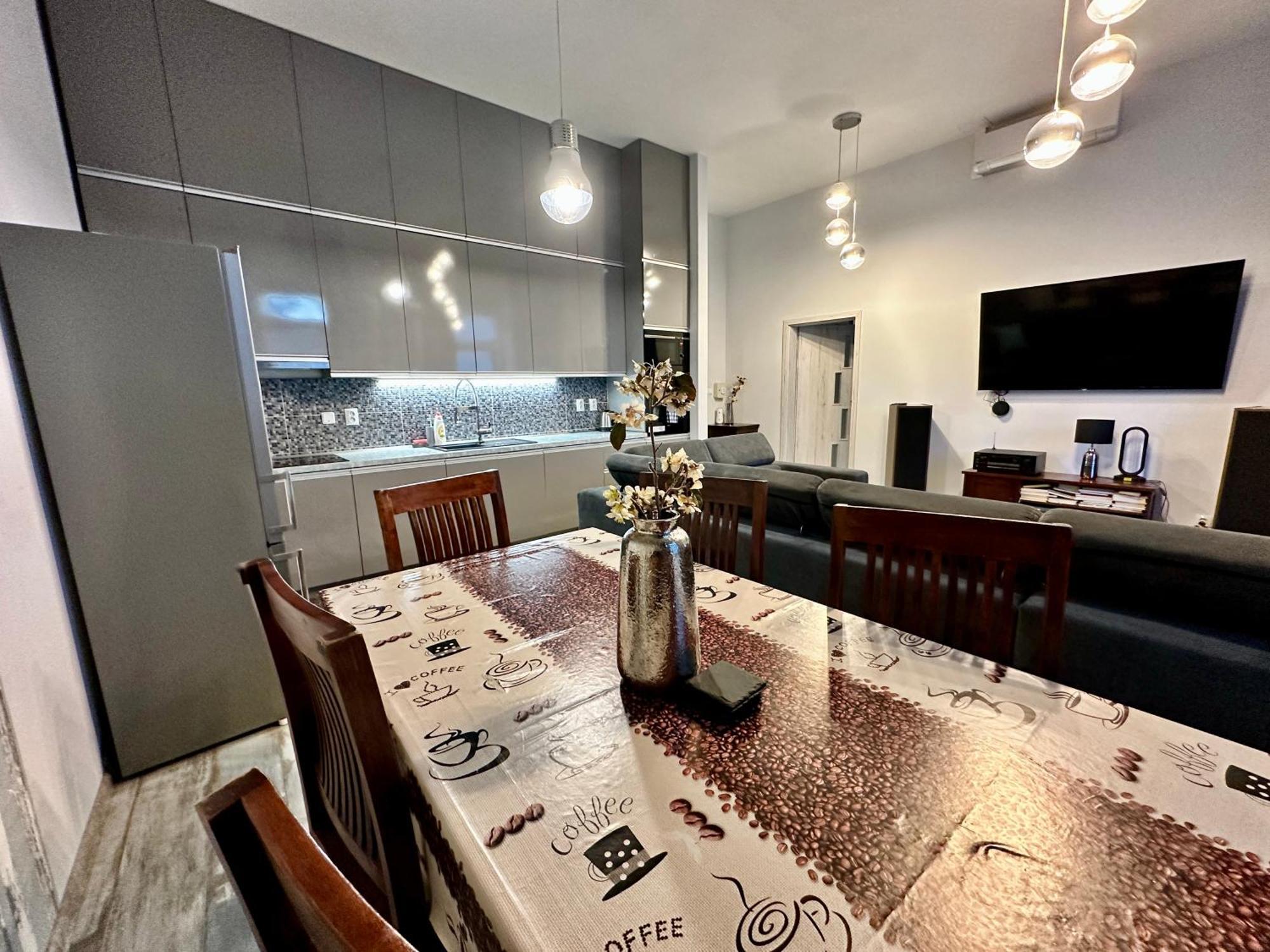 Royal City Centre Apartment Попрад Экстерьер фото