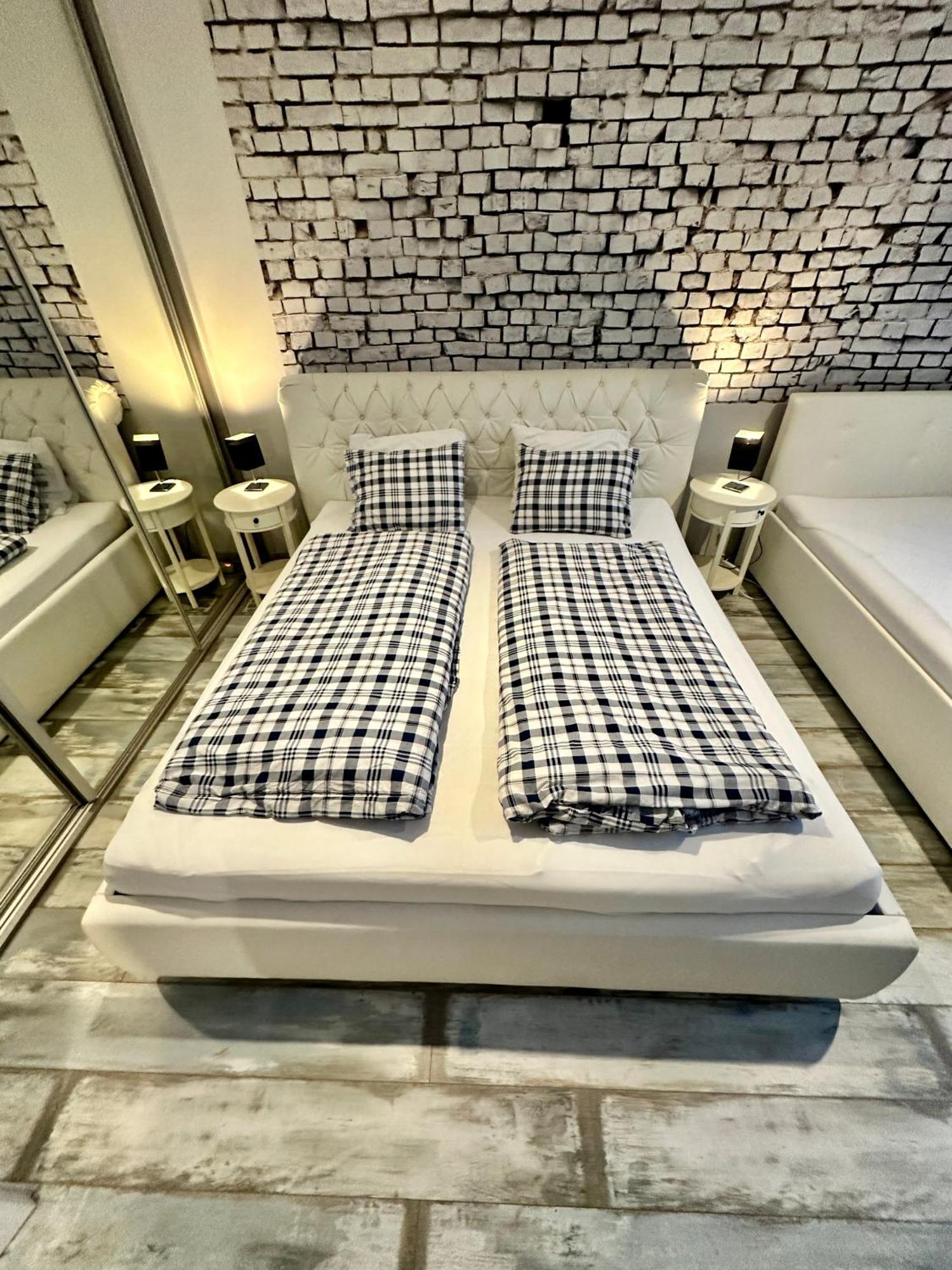 Royal City Centre Apartment Попрад Экстерьер фото