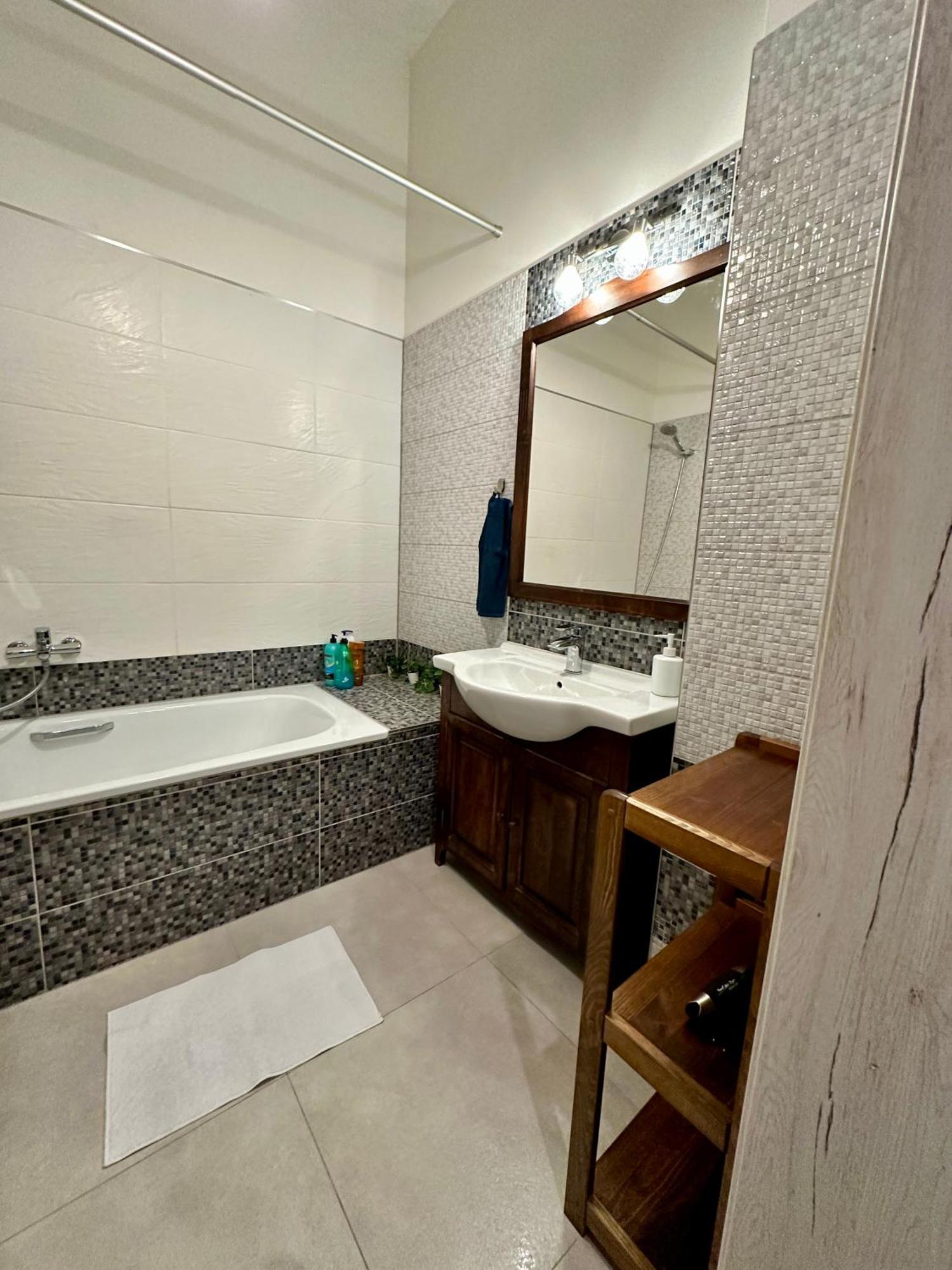 Royal City Centre Apartment Попрад Экстерьер фото