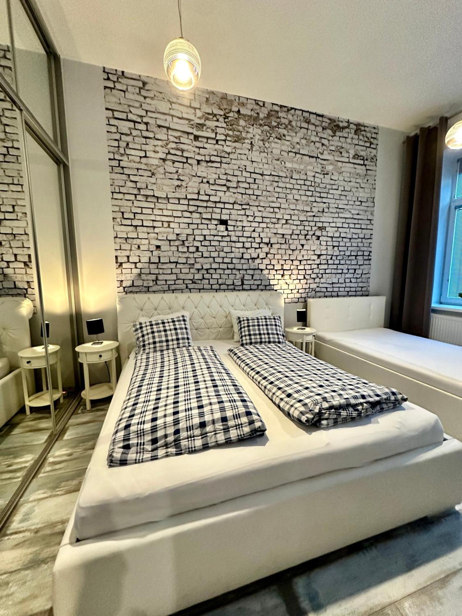 Royal City Centre Apartment Попрад Экстерьер фото