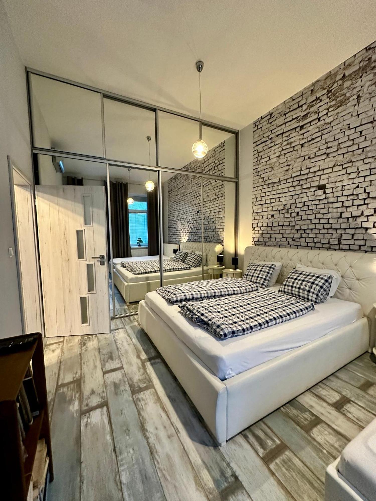 Royal City Centre Apartment Попрад Экстерьер фото